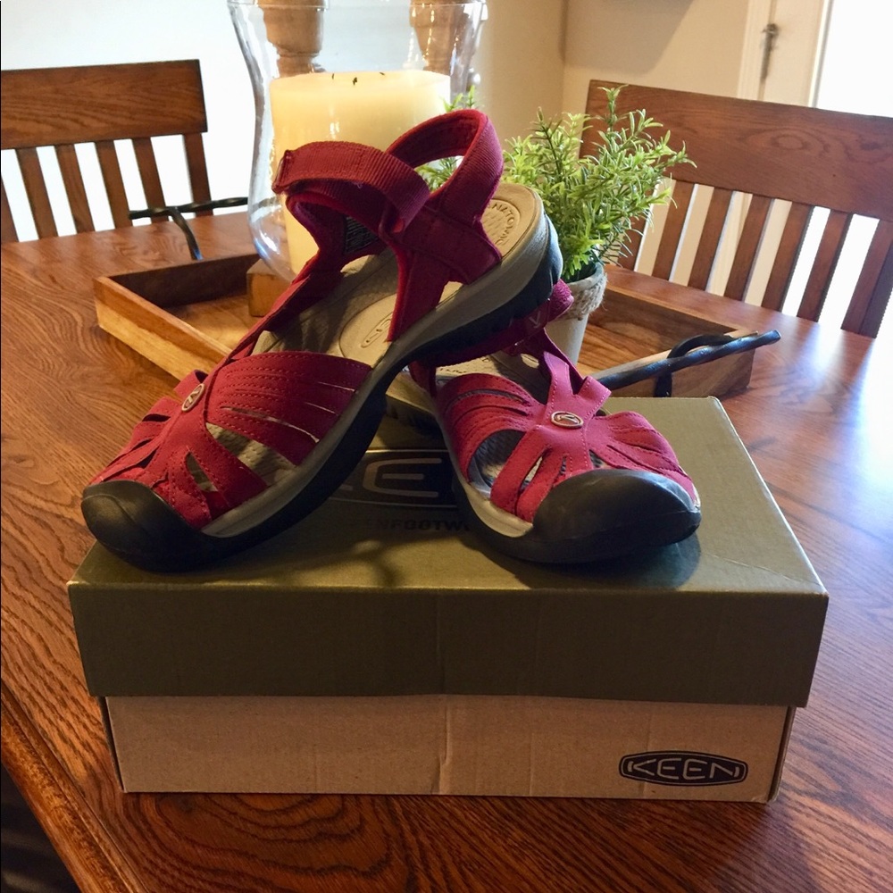 NWT Keen Sandals
